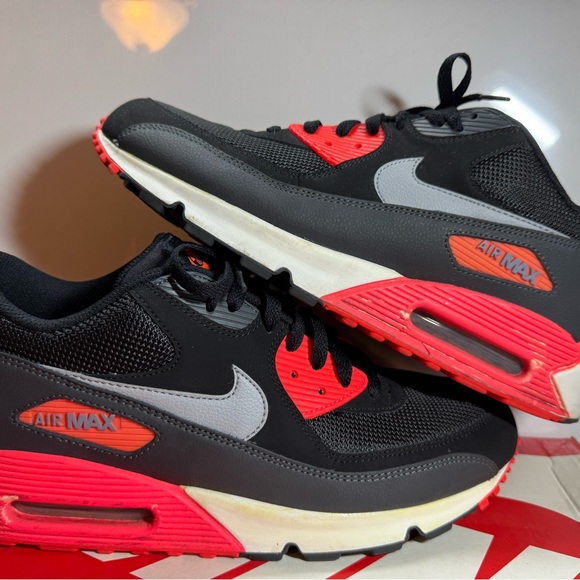 GUC. Nike Air Max 90 Essential in Black and Red Size 12 - box - Picture 1 of 5